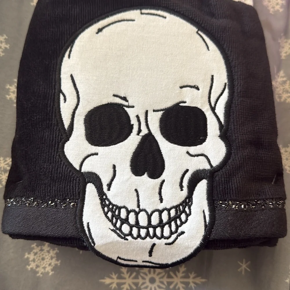 NWT SET OF 2 SKULL 💀  Bathroom Hand Towels 2025